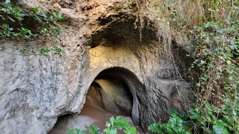 9 03fde921 - Le origini misteriose del complesso rupestre di Pignarelle - 1 Le origini misteriose del complesso rupestre di Pignarelle