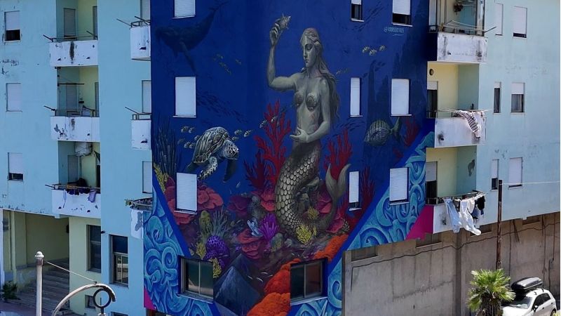 Street art, lo sguardo sull’alba della Sirena di Crucoli