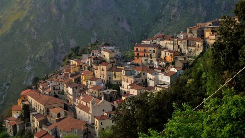 Copertina 11 0638eea4 - A Buonvicino tra le montagne verdi del Pollino - 1 A Buonvicino tra le montagne verdi del Pollino