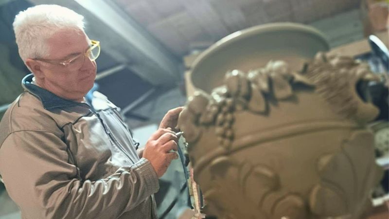 Il maestro ceramista di Seminara Vincenzo Ferraro premiato a Roma