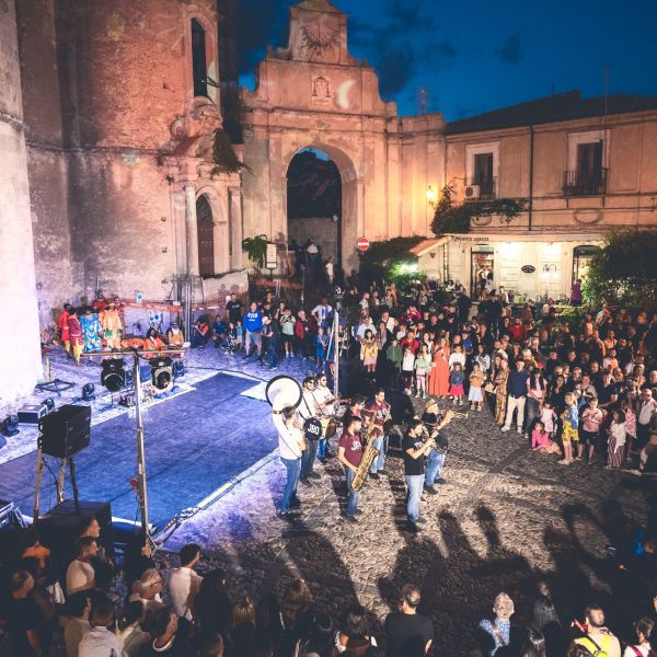 Gerace, il Borgo Incantato è un trionfo di arte di strada – FOTO