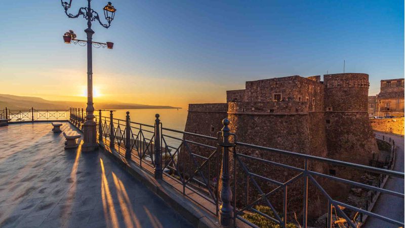 Pizzo Calabro porta della Costa degli Dei e le spiagge pu belle in Calabria 0770a2dd - Pizzo ospita Faràgula: la rassegna di teatro contemporaneo che illumina l’estate 2024 - 1 Pizzo ospita Faràgula: la rassegna di teatro contemporaneo che illumina l’estate 2024