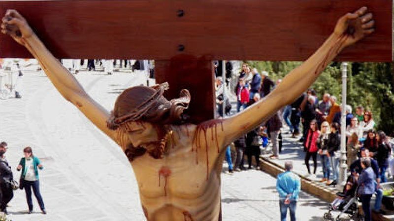 cristo e1711623703464 07101575 - Il rito delle “Varette” di Amantea ed i suoi canti antichi - 1 Il rito delle “Varette” di Amantea ed i suoi canti antichi