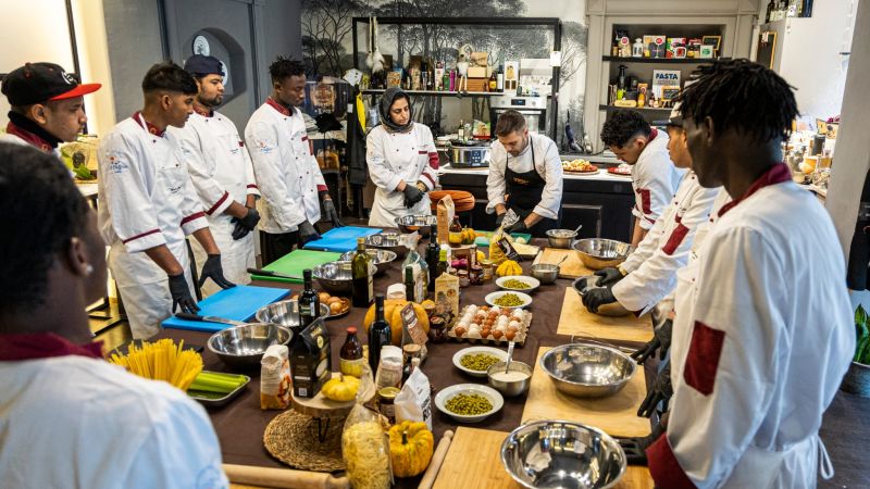 Cuochi daltri Mondi 4 0d28f125 - 'Cuochi d’altri Mondi', quando la cucina è un ponte tra culture - 1 ‘Cuochi d’altri Mondi’, quando la cucina è un ponte tra culture