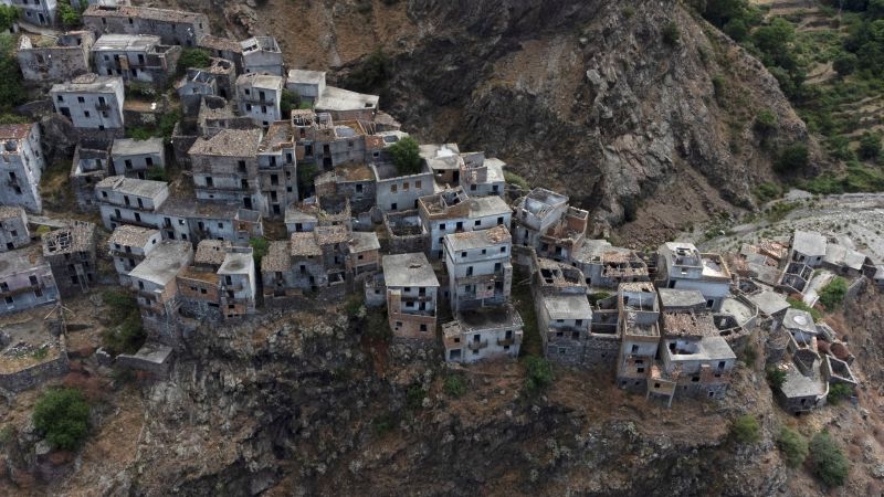 Roghudi, il paese senza abitanti e il suo drago custode