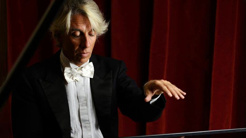 EMILIO AVERSANO pianista 138a3076 - L'evento in musica di Emilio Aversano: pura esperienza sensoriale - 1 L’evento in musica di Emilio Aversano: pura esperienza sensoriale