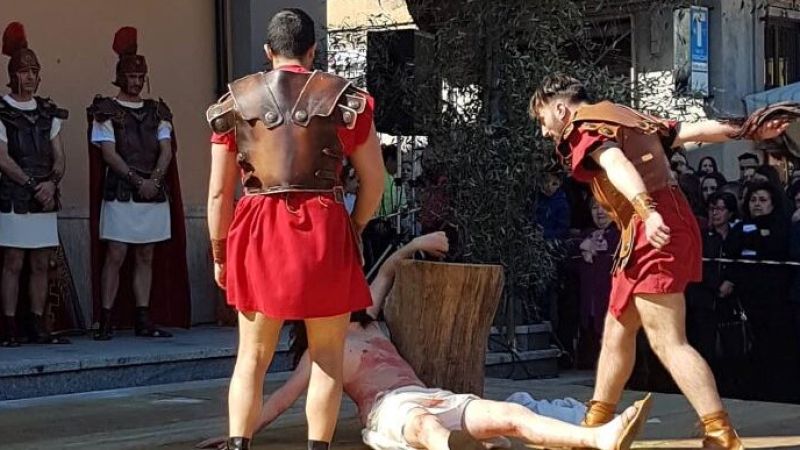 Passione di Cristo Processione dei Misteri e1711541385259 14f5ba47 - Sant’Eufemia d’Aspromonte vive la Passione - 1 Sant’Eufemia d’Aspromonte vive la Passione