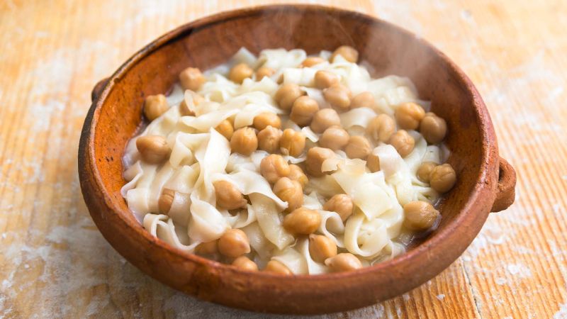 lagane e ceci 1 163c28bc - I giorni di novembre, cibo per gioire e per commemorare - 1 I giorni di novembre, cibo per gioire e per commemorare