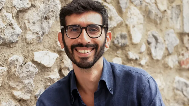 Nicola H Cosentino 1847f283 - A Cosenza, Nicola H: «Così racconto le tracce fantasma di una generazione irrisolta» - 1 A Cosenza, Nicola H: «Così racconto le tracce fantasma di una generazione irrisolta»