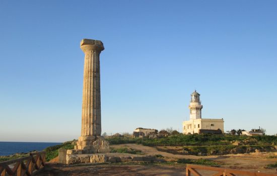 1856 parco archeologico di capo colonna area esterna alle mura romane e adiacenze faro scaled 198cdf57 - Meraviglie di Calabria - 24