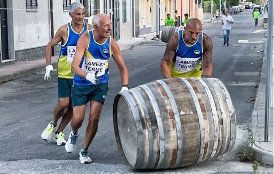 Palio delle Botti LAMEZIA DAVANTI SQUADRA BIANCO 1 1af03518 - Meraviglie di Calabria - 11