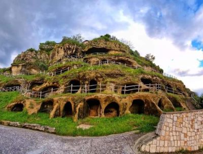 Le Grotte Rupestri di Verzino volano nel censimento FAI, vota anche tu!