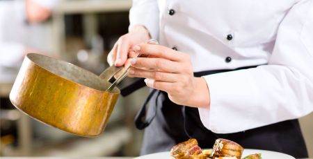 Cuoche in cucina