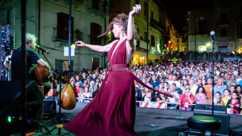302802632 501917991935973 4583254002690576234 n 1 1e3005c8 - Ritorna il «Kaulonia tarantella festival»: musica, tradizione e temi sociali - 1 Ritorna il «Kaulonia tarantella festival»: musica, tradizione e temi sociali