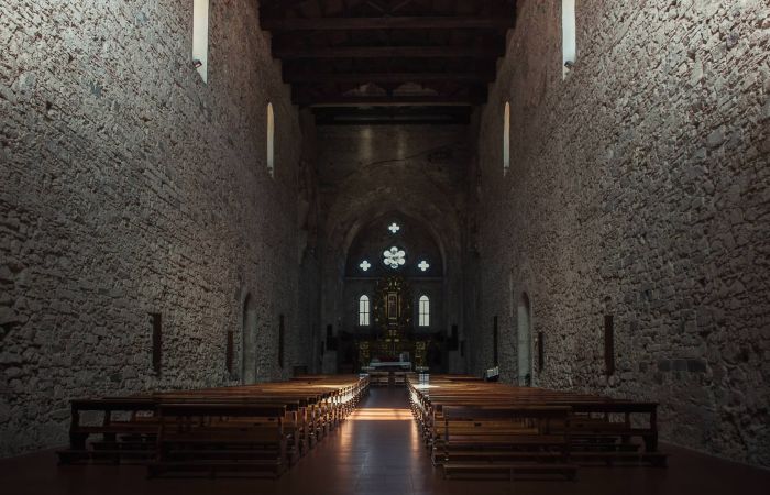 Interni Abbazia Florense San Giovanni in Fiore.min b8ed6b2f 1e73e9eb - L'Abbazia Florense di San Giovanni in Fiore - 1 L’Abbazia Florense di San Giovanni in Fiore