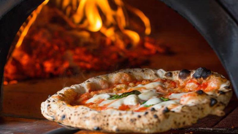 Pizza napoletana forno 1 1e009788 - Pizza Doc Festival, a Siderno tre serate per la più amata - 1 Pizza Doc Festival, a Siderno tre serate per la più amata