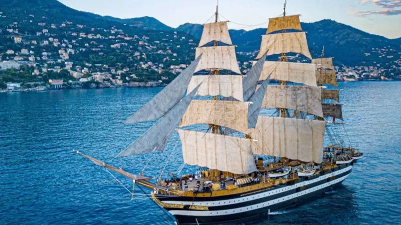 amerigo vespucci e1661195632663 1fa878da - I cadeaux di Talarico a bordo dell’ Amerigo Vespucci - 1 I cadeaux di Talarico a bordo dell’ Amerigo Vespucci