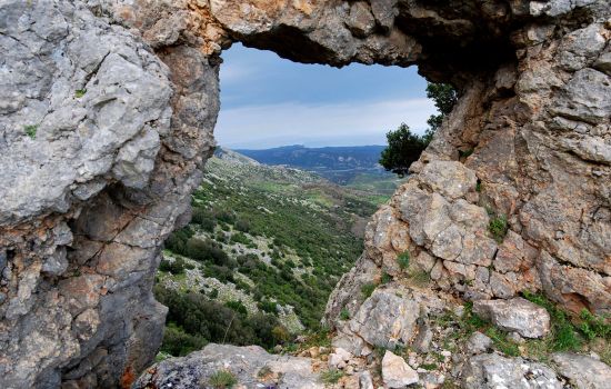 Cammino Basiliano tappa54 monte stella sant ilarione caulonia pietra perciata dal monte mammicomito con vista sulla vallata dello stilaro 23f572bc - Meraviglie di Calabria - 1