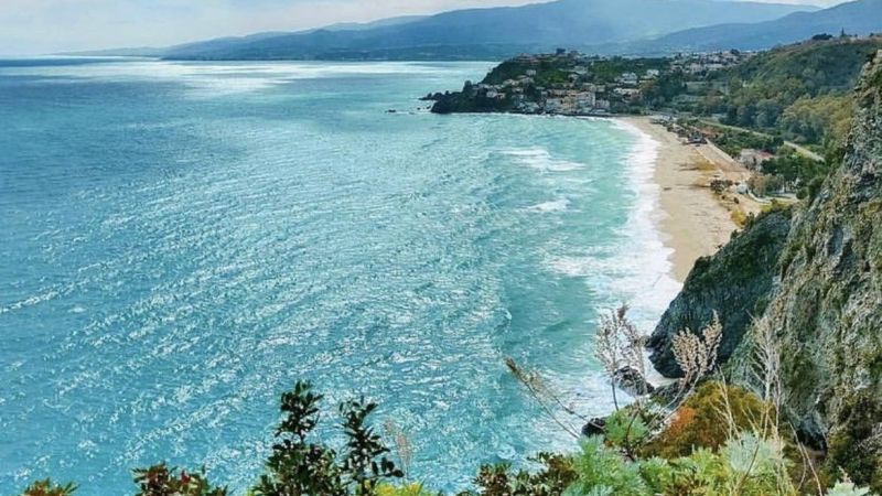 caminia mare 1 27333195 - Pasquetta in Calabria, sei mete per vivere la primavera - 1 Pasquetta in Calabria, sei mete per vivere la primavera