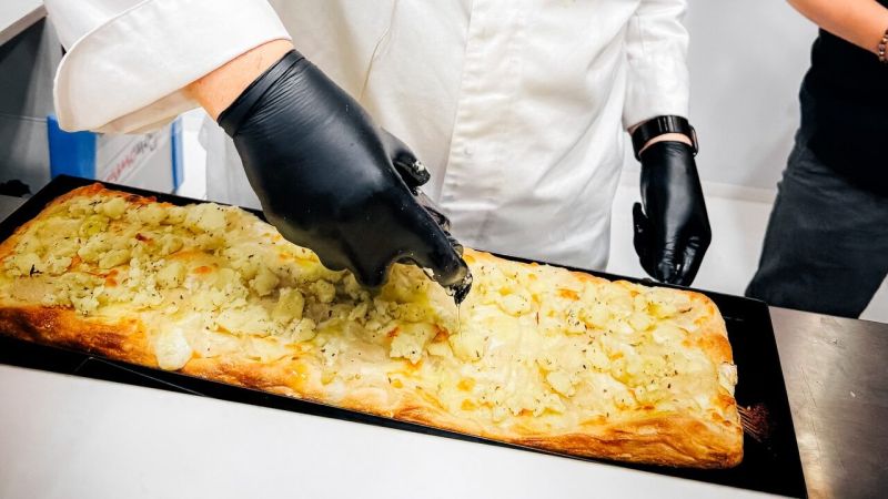 617040993 18555288637051976 5130549220779448593 n e1769514551329 28c3f13c - La pizza dolce e i pani cunzati conquistano Rimini - 1 La pizza dolce e i pani cunzati conquistano Rimini