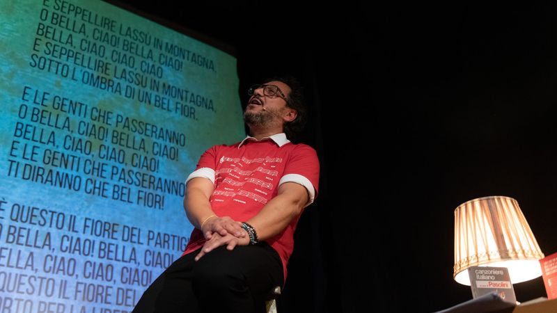 Bella ciao Dario De Luca foto Carlo Maradei 282601fa - "Bella ciao" di Dario De Luca in scena al Teatro Gambaro di San Fili - 1 “Bella ciao” di Dario De Luca in scena al Teatro Gambaro di San Fili