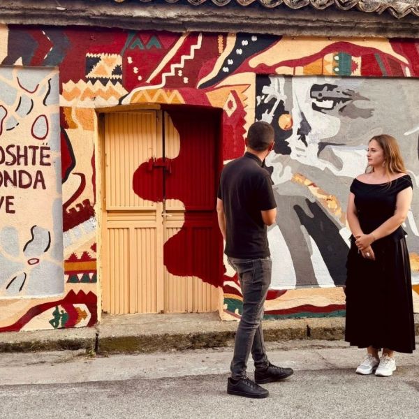 I murales arbëreshë di Pallagorio, ponte culturale tra Arbëria e Balcani