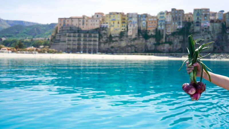 TROPEAEXPERIENCE.jpeg copertina 2f1c9719 - Tropea, tra conquiste cinematografiche e sfumature di gusto - 1 Tropea, tra conquiste cinematografiche e sfumature di gusto
