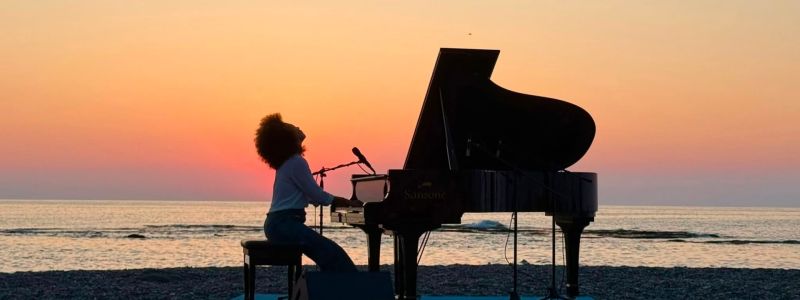 La musica all’alba di Jany McPherson apre in Calabria il “Mese dei Bronzi”