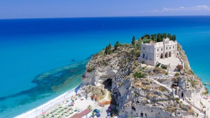 2024160521 chiese piu belle in italia in calabria 3298ced6 - Le chiese più belle d’Italia? Per Visit Italy c’è anche “Santa Maria dell’Isola” di Tropea - 1 Le chiese più belle d’Italia? Per Visit Italy c’è anche “Santa Maria dell’Isola” di Tropea