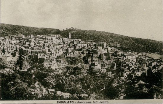 Badolato 1935 Panorama del borgo visto da sud 1 33080598 - Meraviglie di Calabria - 6