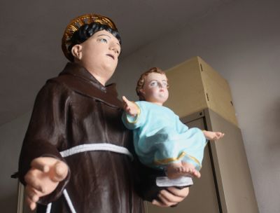 A Roseto Capo Spulico la mostra fotografica sul restauro della statua di Sant’Antonio da Padova