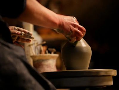 Il pregio delle cose fatte a mano, a Gerace c’è “Artigiani al Borgo”