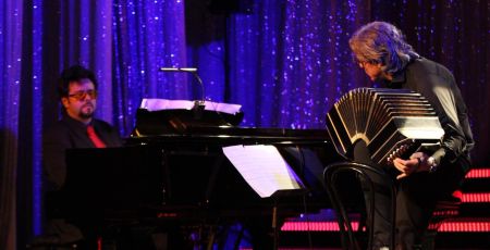 Filippo Arlia al pianoforte e Cesare Chiacchiaretta al bandoneon sul palco del Teatro Sabat di Varsavia in occasione del Premio Gazzetta Italia 35e461c9 - Meraviglie di Calabria - 20