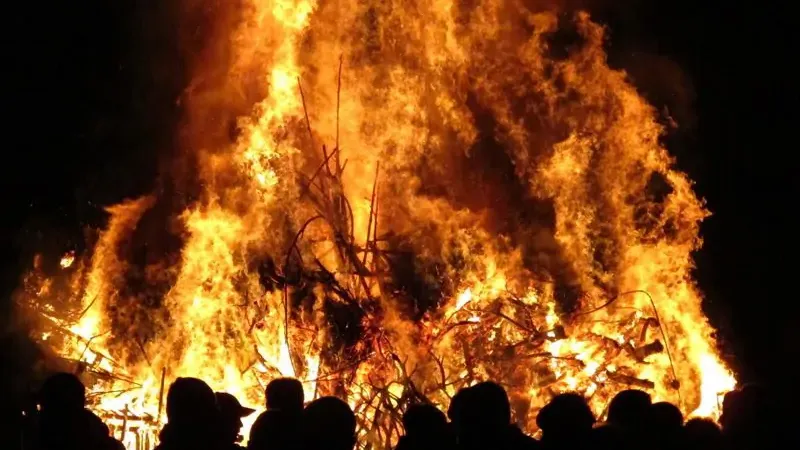 FALO SAN GIUSEPPE 3604bb3e - Spezzano Albanese, si accendono i falò di San Giuseppe - 1 Spezzano Albanese, si accendono i falò di San Giuseppe