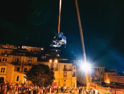 Suoni sospesi, la magia del “pianista fuori posto” a Cirò Marina