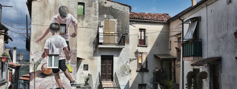 La vera forza è rimanere, è la restanza, è la ri-tornanza, è partire, è emigrare!