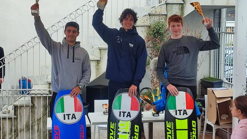WhatsApp Image 2023 05 15 at 13.25.30 379aafbe - Trionfa Ferrone e il circolo velico di Tropea al campionato di kite foil - 1 Trionfa Ferrone e il circolo velico di Tropea al campionato di kite foil
