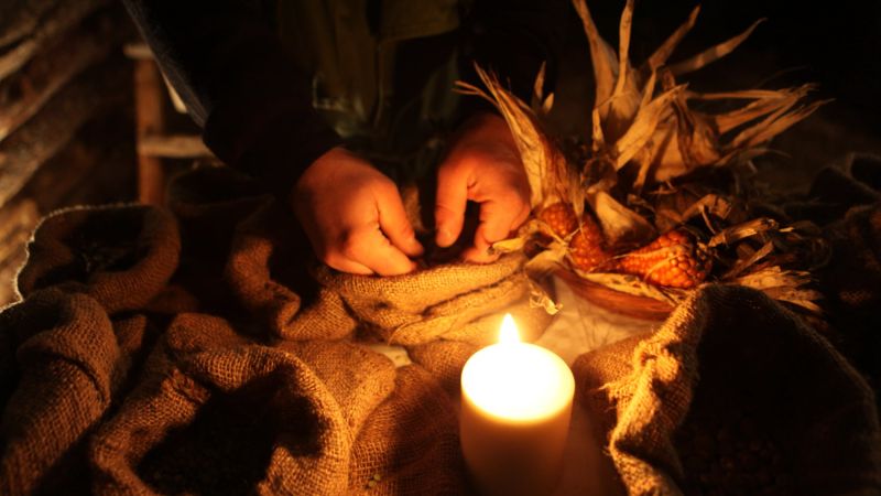 foto Presepe candela 374a2819 - Tempo di Attesa: ad Acri è quasi Betlemme, in corso i preparativi del Presepe Vivente Guglielmo - 1 Tempo di Attesa: ad Acri è quasi Betlemme, in corso i preparativi del Presepe Vivente Guglielmo