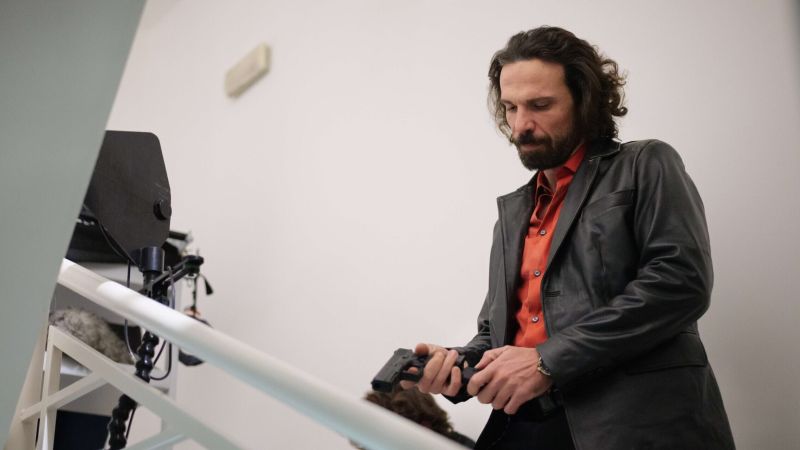 Francesco Montanari Set film Runner scaled e1708360000389 39f1f878 - Runner, l’action thriller girato in Calabria è al cinema - 1 Runner, l’action thriller girato in Calabria è al cinema