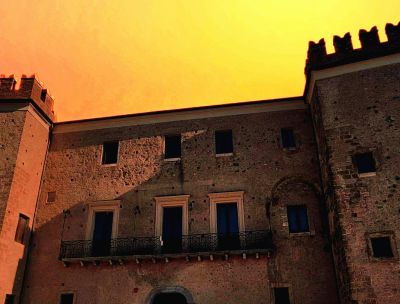 San Lorenzo del Vallo, il castello come memoria e faro del Mediterraneo