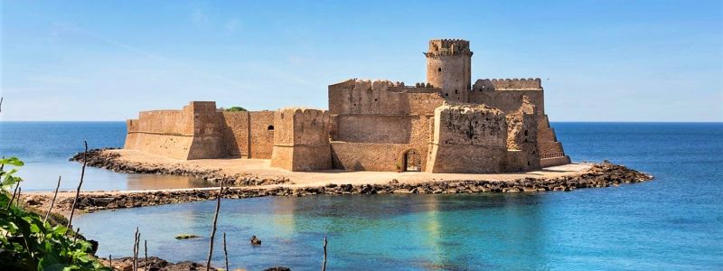 Castelli e torri della Calabria: fumo di giorno, fuoco di notte