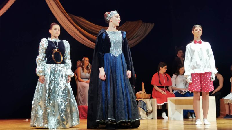 Giovani Vacantusi 04 e1716455252112 3b3db946 - Laboratori teatrali, gli studenti dei Licei di Lamezia mettono in scena “Favolescion” - 1 Laboratori teatrali, gli studenti dei Licei di Lamezia mettono in scena “Favolescion”