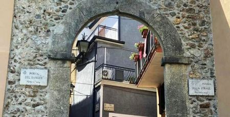 porta_del_sangue_guardia