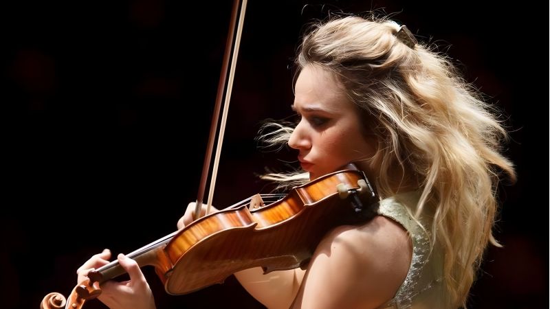 Al Teatro Rendano la violinista Anna Tifu con l’Orchestra Sinfonica Brutia