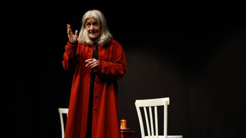 Teatro, allo SPAc Festival di Badolato “Io resto seduta”