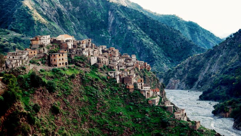 Roghudi vecchio Giovedi 31 ottobre 2013 ore 16.30.jpg raccontidallostretto scaled 3e1a9cc3 - A Roghudi la proiezione del documentario "L'umanità dei luoghi" - 1 A Roghudi la proiezione del documentario “L’umanità dei luoghi”