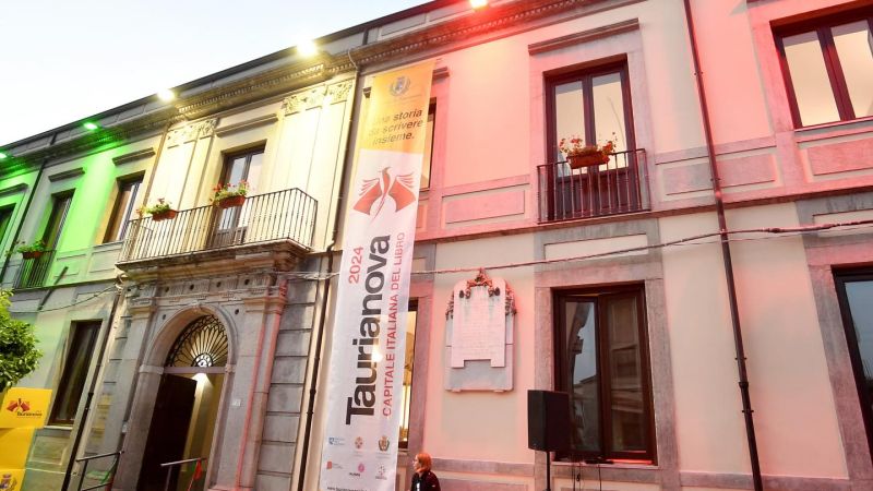 biblioteca comunale Renda Taurianova 3e3f62f9 - Taurianova, in mostra le opere di Salvatore Insana - 1 Taurianova, in mostra le opere di Salvatore Insana