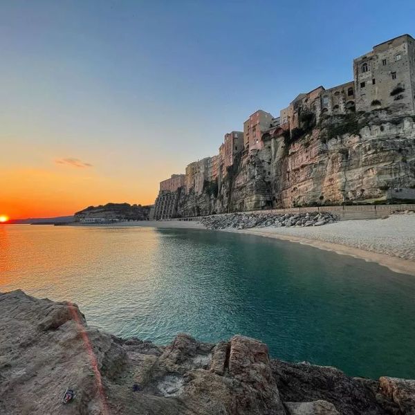 Turismo: borghi italiani in crescita, estate record anche per la Calabria