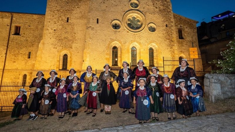 san giovanni in fiore miss pacchiana 3a 427b824d - Miss Pacchiana, la danza delle radici tra seta e memoria - 1 Miss Pacchiana, la danza delle radici tra seta e memoria