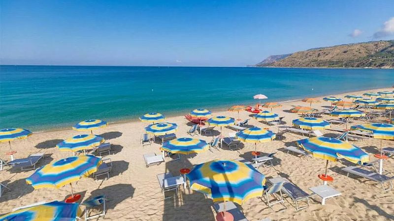 Nicotera, acque limpide e una spiaggia a misura di bambino
